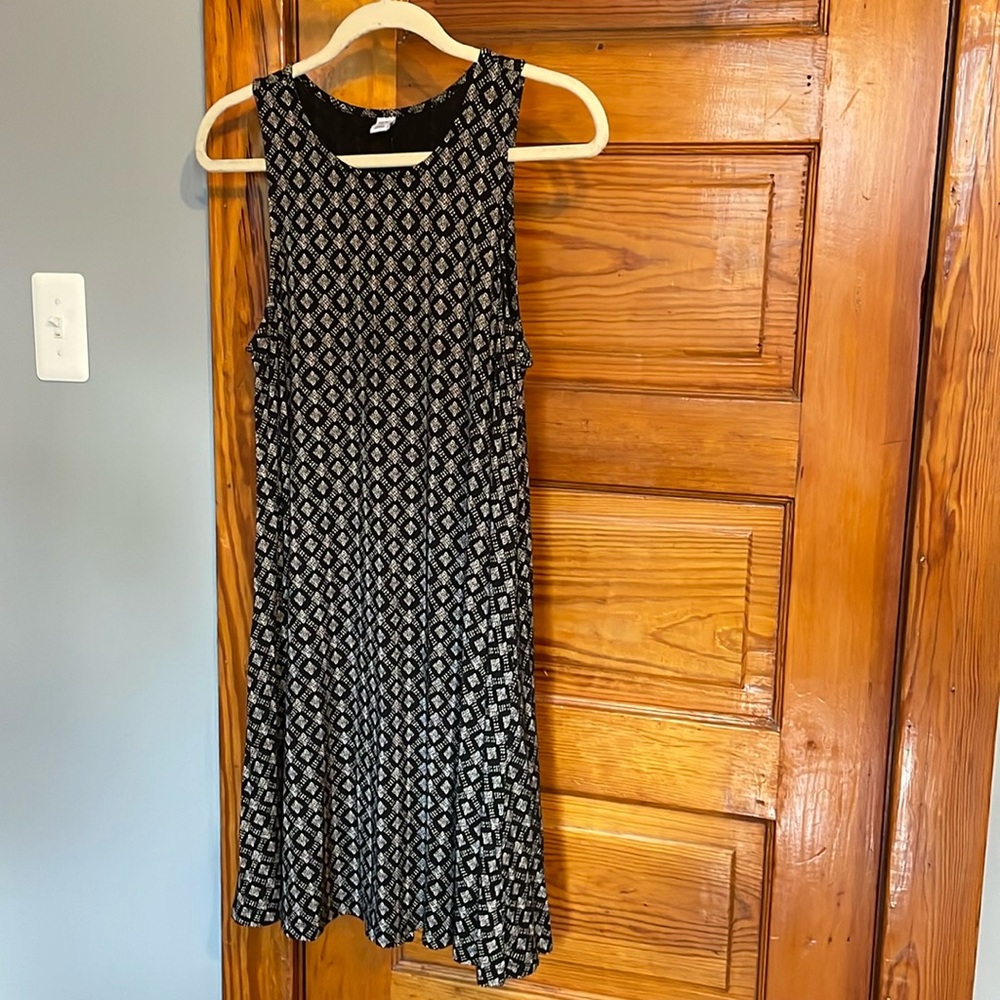 Comfy casual black and white swingy dress. Perfect for summer